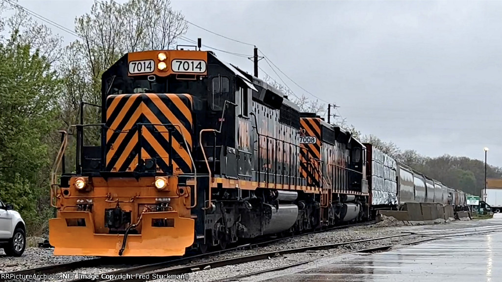 WE 7014 leads 291 west at Summit St.